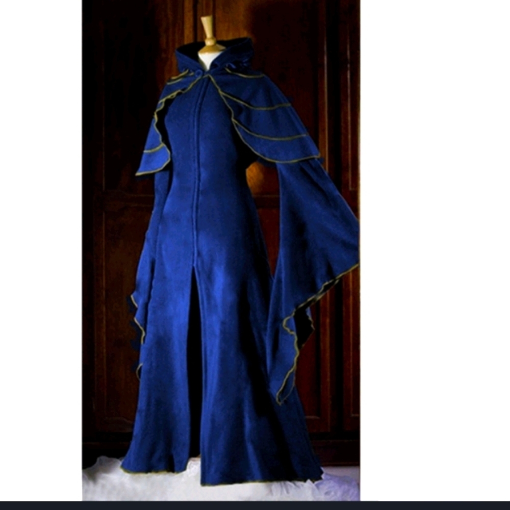 COPY - Vintage Renaissance/Victorian style hooded